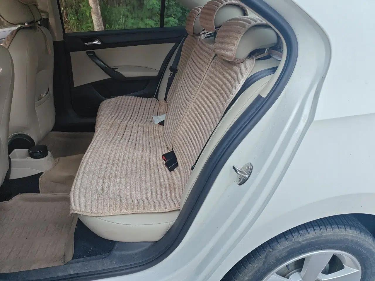 Skoda Rapid 2015 1.6L Manual Smart Selection Model — миниатюра 17