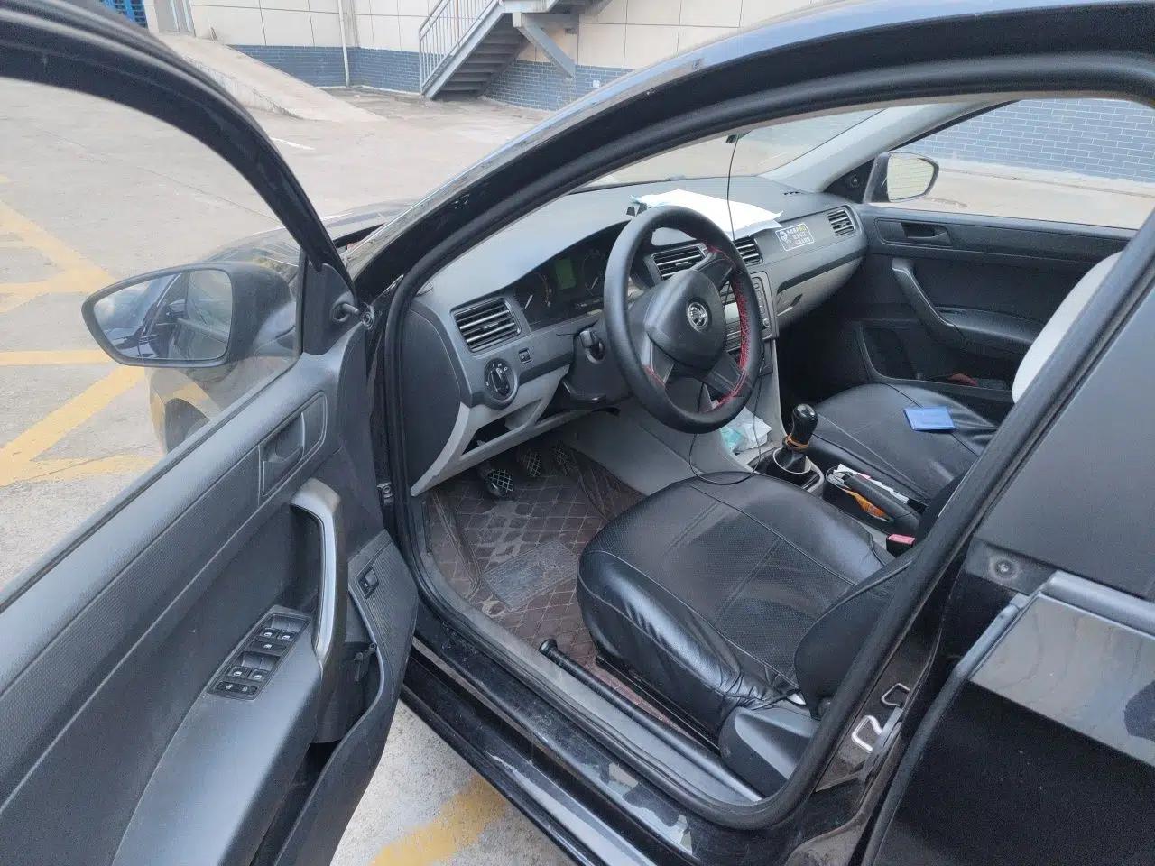 Skoda Rapid 2016 1.4L Manual Front-Wheel Drive Model — миниатюра 16