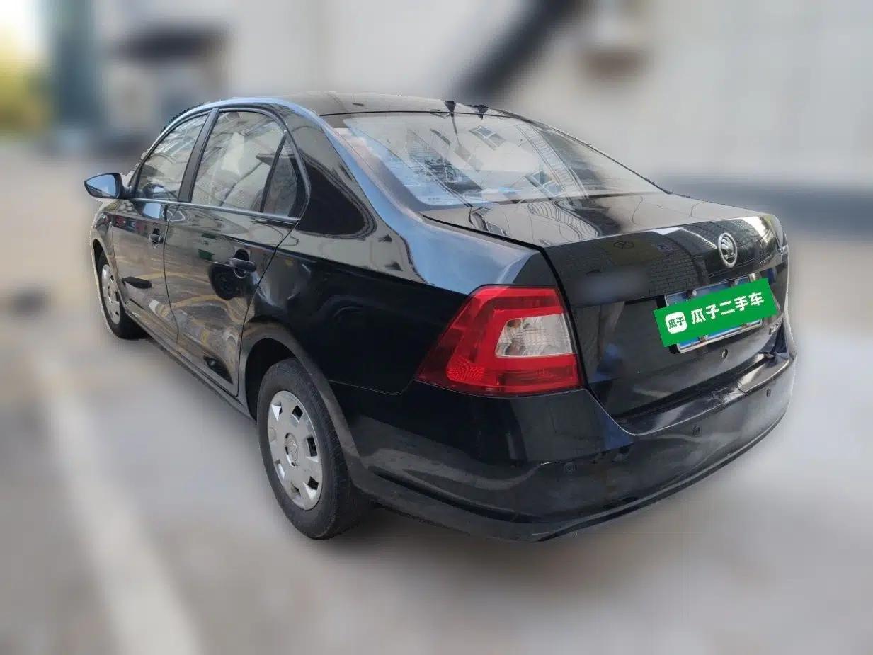 Skoda Rapid 2016 1.4L Manual Front-Wheel Drive Model — миниатюра 4