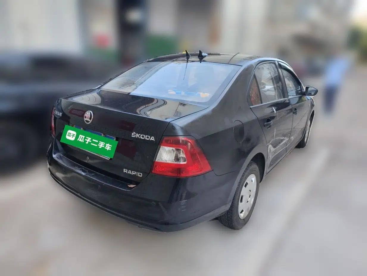 Skoda Rapid 2016 1.4L Manual Front-Wheel Drive Model — миниатюра 6