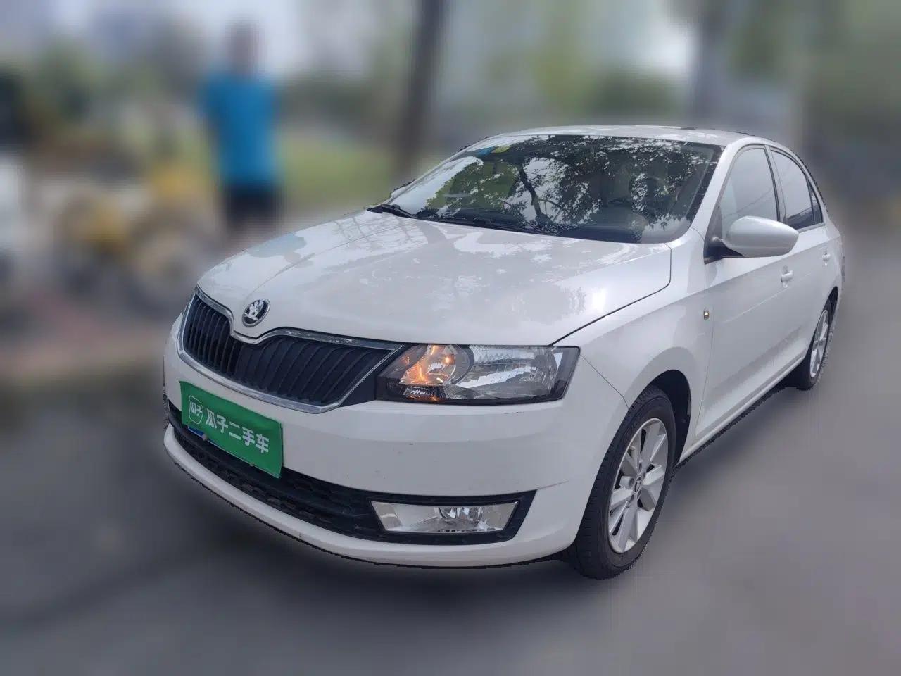 Skoda Rapid 2015 1.6L Automatic Smart Selection Model — миниатюра 1