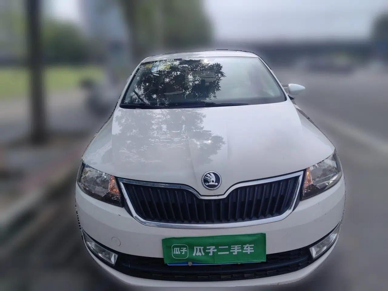 Skoda Rapid 2015 1.6L Automatic Smart Selection Model — миниатюра 2