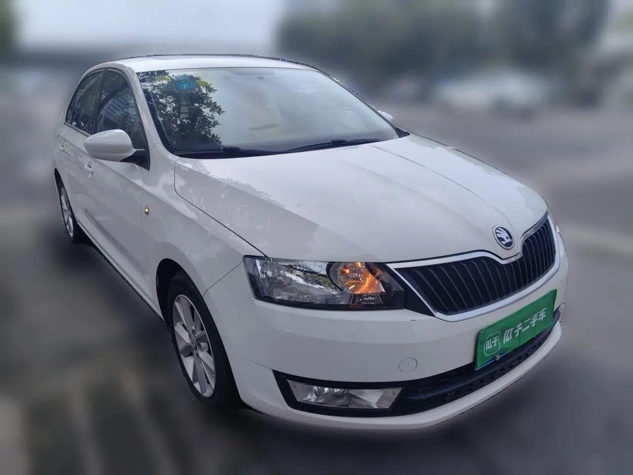 Skoda Rapid 2015 1.6L Automatic Smart Selection Model — миниатюра 3