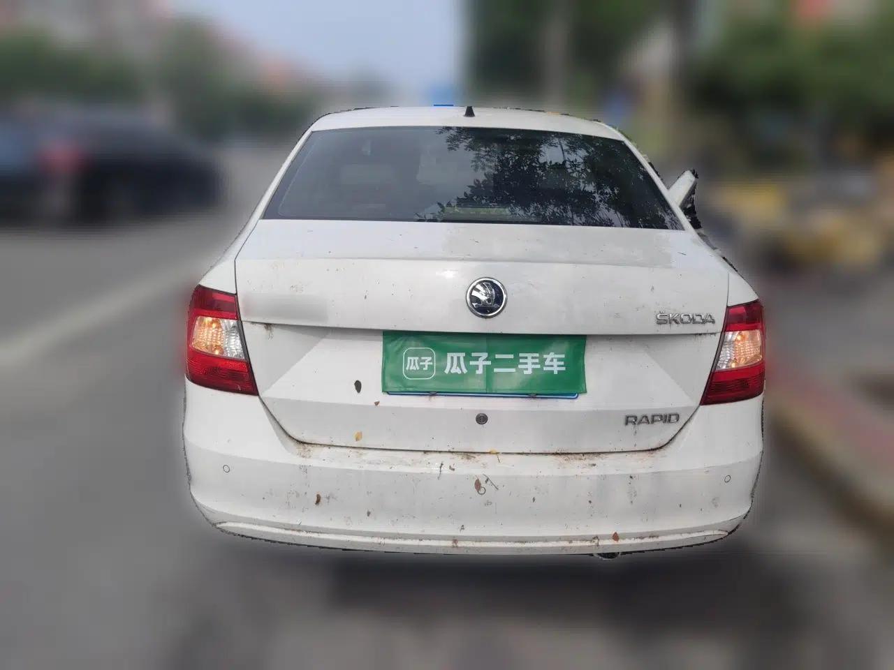 Skoda Rapid 2015 1.6L Automatic Smart Selection Model — миниатюра 5