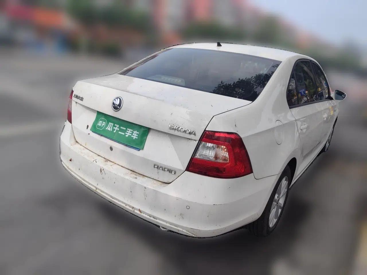 Skoda Rapid 2015 1.6L Automatic Smart Selection Model — миниатюра 6