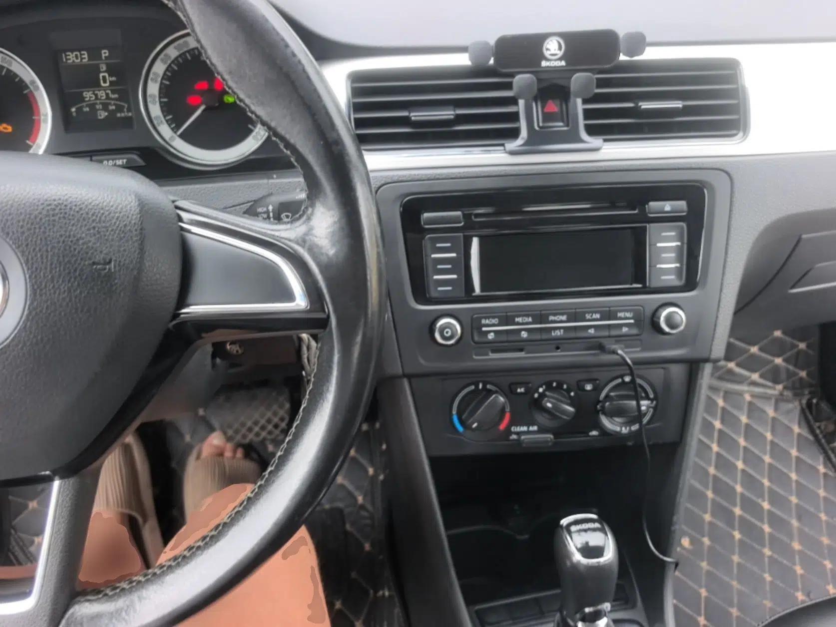 Skoda Rapid 2018 1.6L Automatic Comfort Edition — миниатюра 12