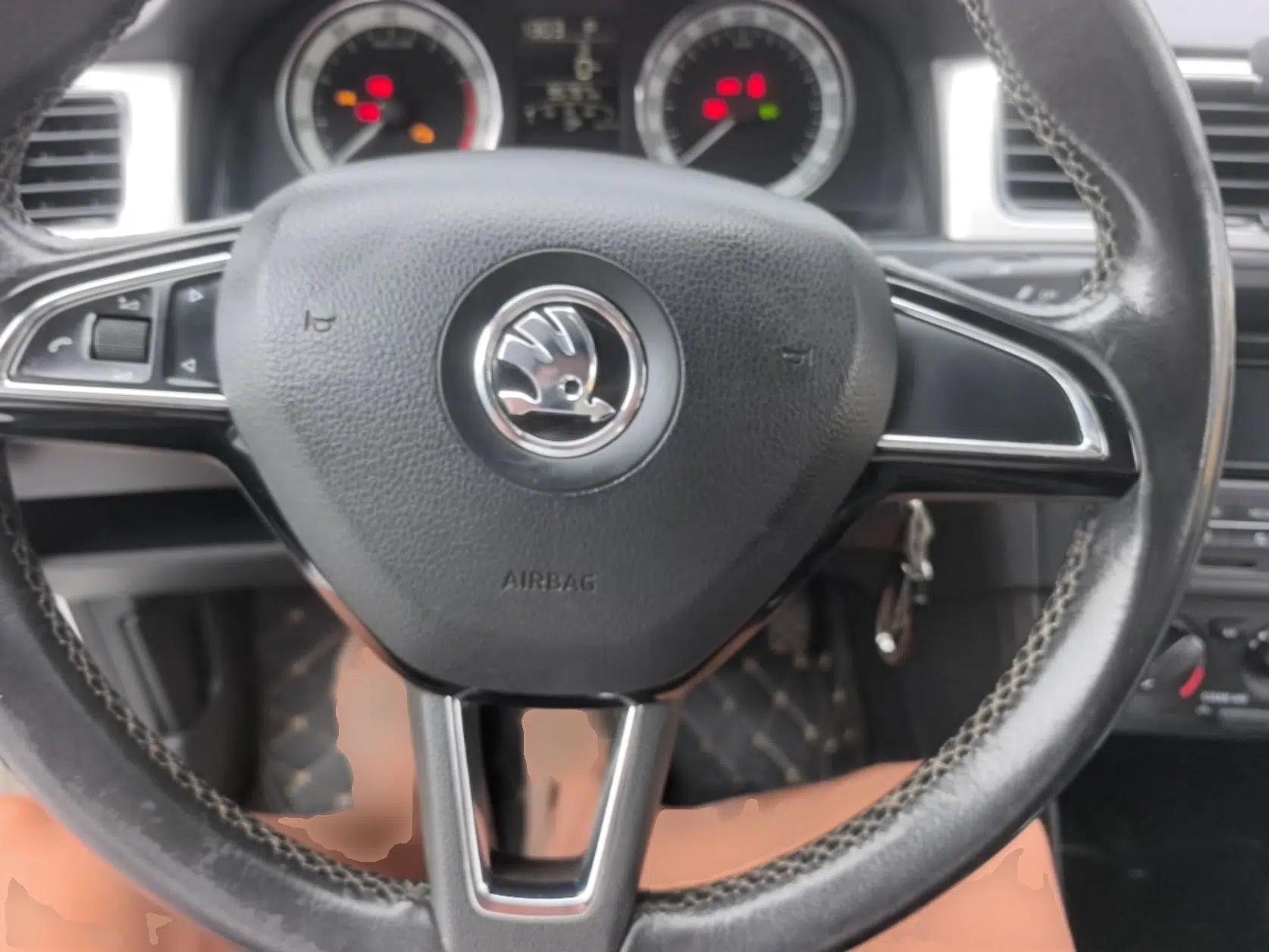 Skoda Rapid 2018 1.6L Automatic Comfort Edition — миниатюра 13