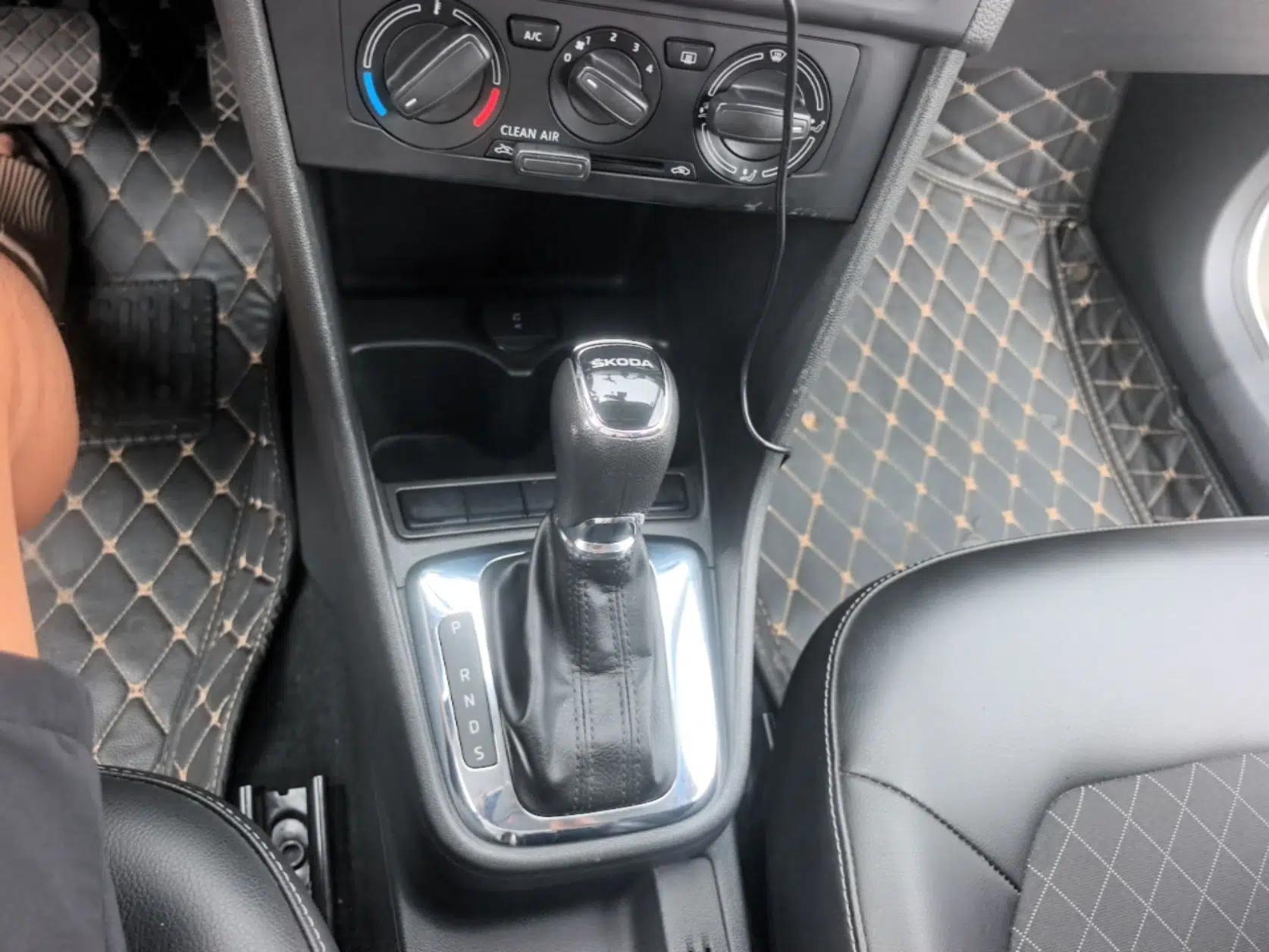 Skoda Rapid 2018 1.6L Automatic Comfort Edition — миниатюра 16
