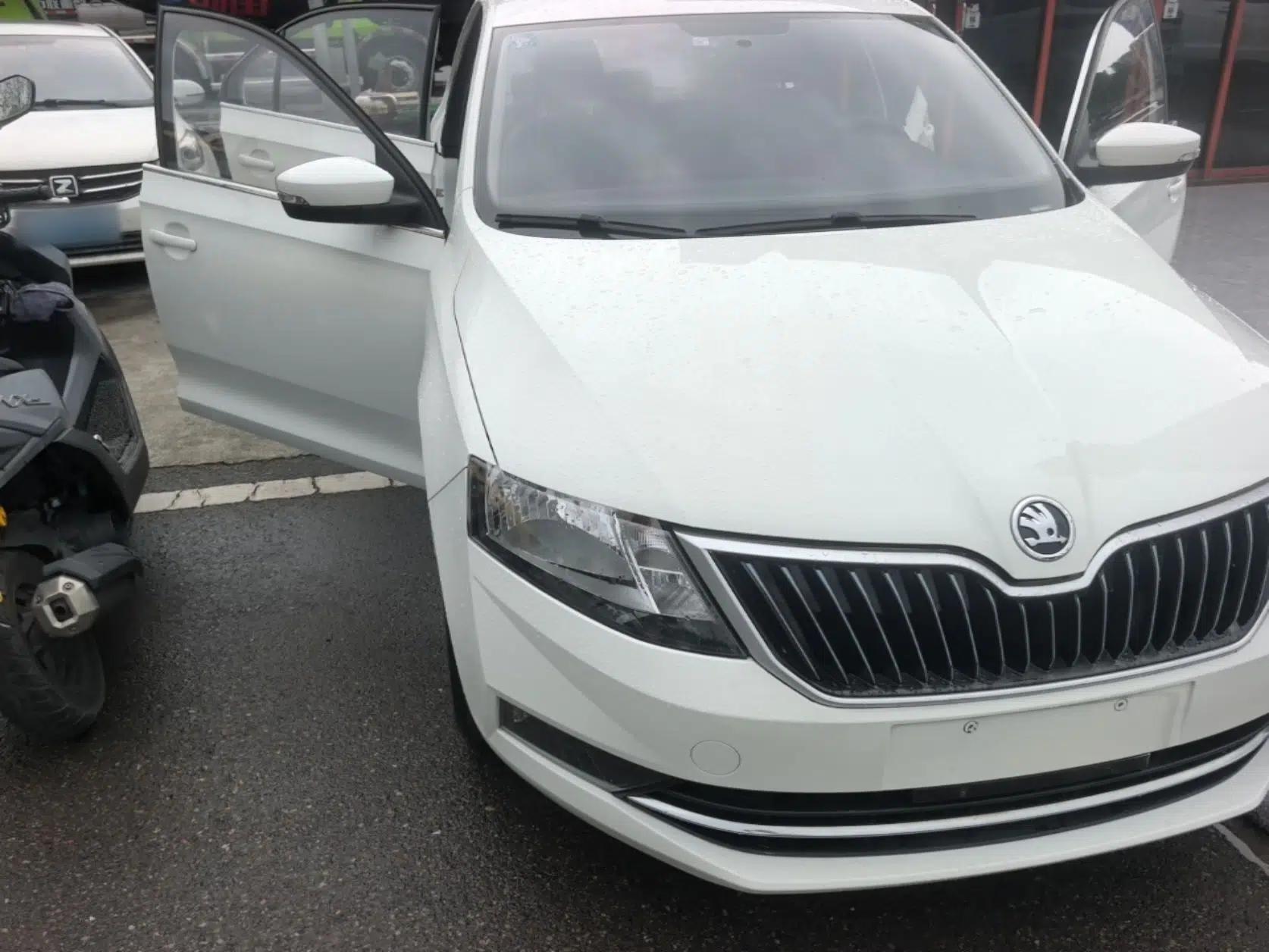 Skoda Rapid 2018 1.6L Automatic Comfort Edition — миниатюра 3