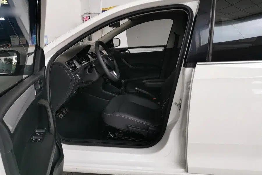 Skoda Rapid 2020 1.5L Manual Comfort Edition — миниатюра 17