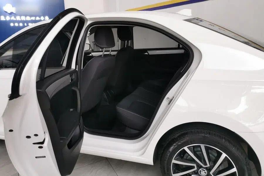 Skoda Rapid 2020 1.5L Manual Comfort Edition — миниатюра 18