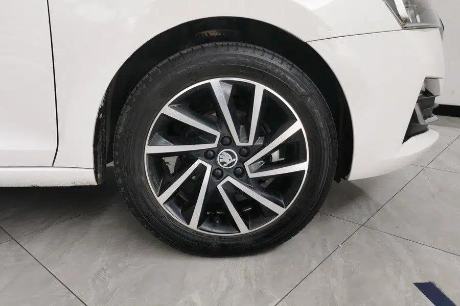Skoda Rapid 2020 1.5L Manual Comfort Edition — миниатюра 6