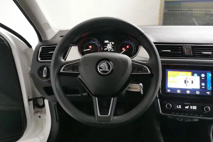 Skoda Rapid 2020 1.5L Manual Comfort Edition — миниатюра 8