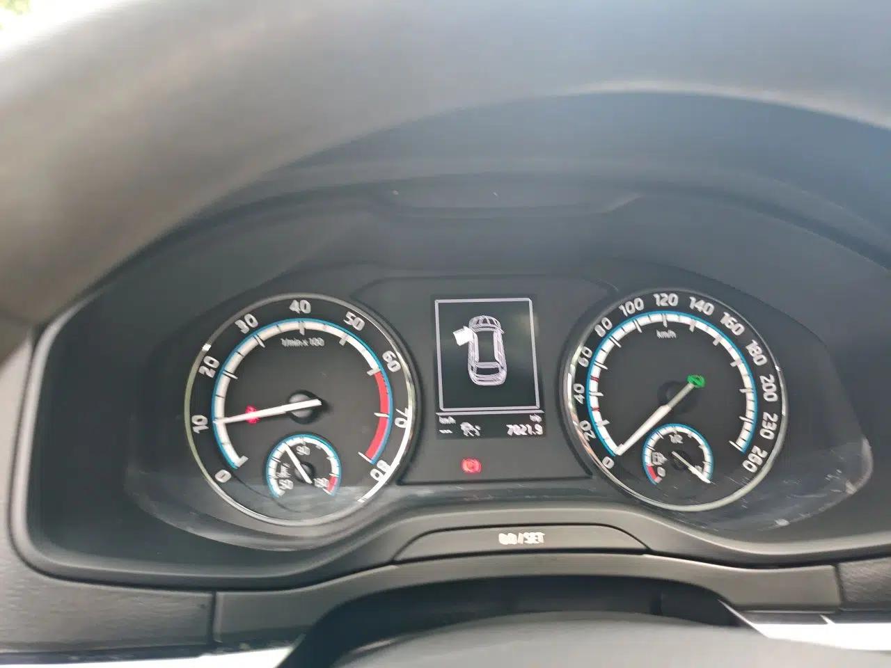Skoda Karoq 2021 TSI280 Luxury Edition — миниатюра 11