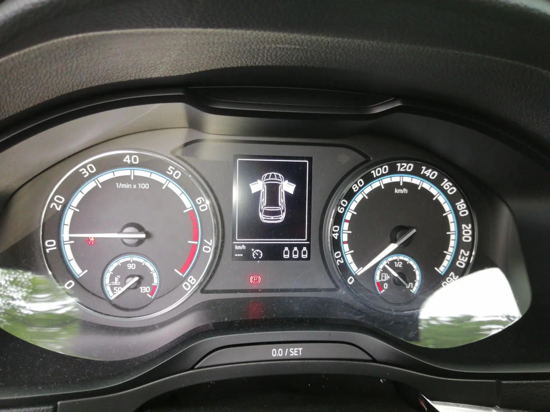 Skoda Karoq 2019 TSI280 SmartDrive Luxury Edition China VI standard — миниатюра 8