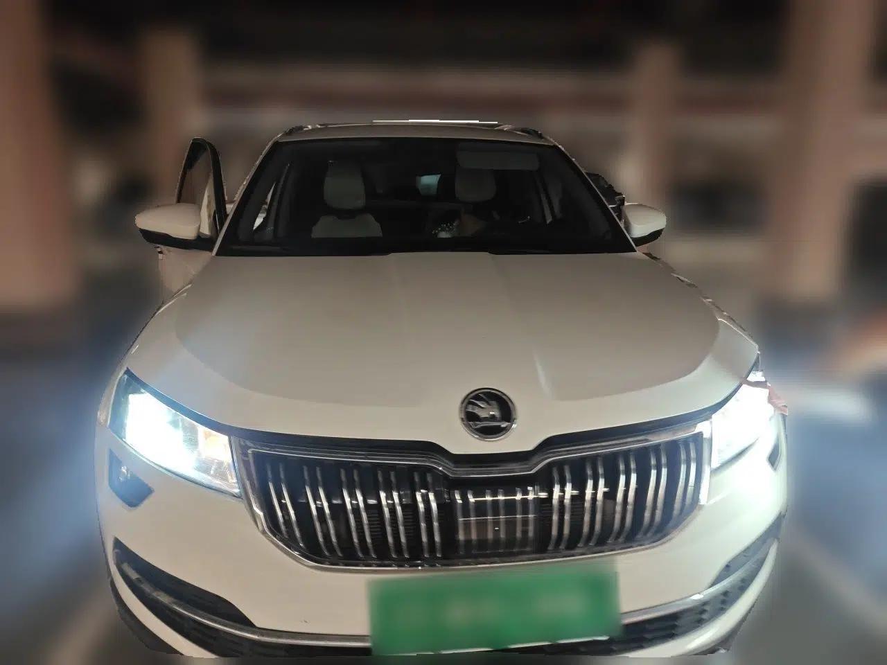 Skoda Karoq 2019 TSI280 SmartDrive Luxury Edition China V Standard — миниатюра 2
