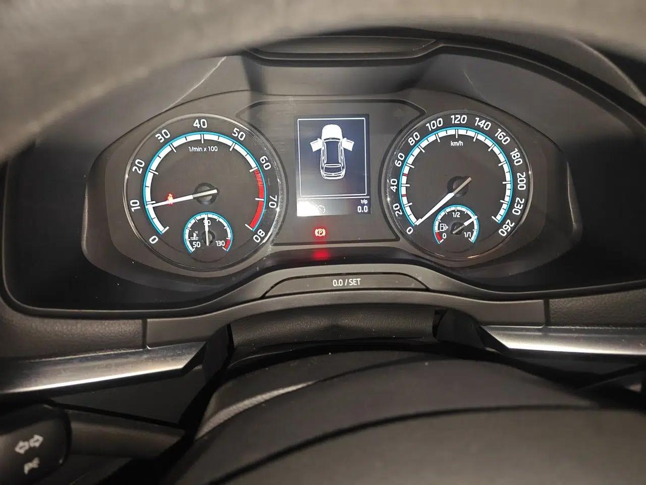 Skoda Karoq 2019 TSI280 SmartDrive Luxury Edition China V Standard — миниатюра 11