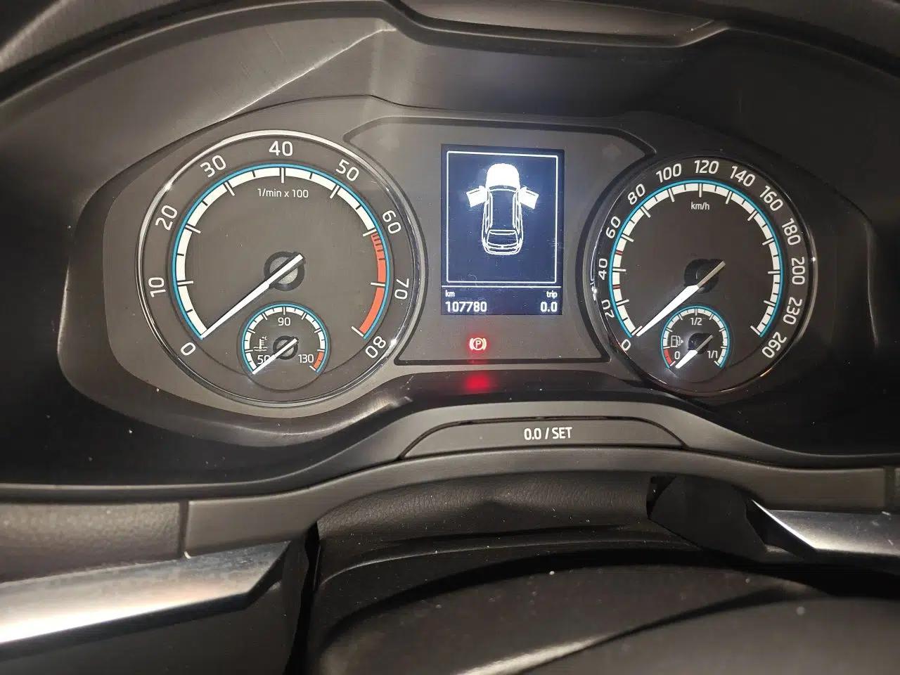 Skoda Karoq 2019 TSI280 SmartDrive Luxury Edition China V Standard — миниатюра 12