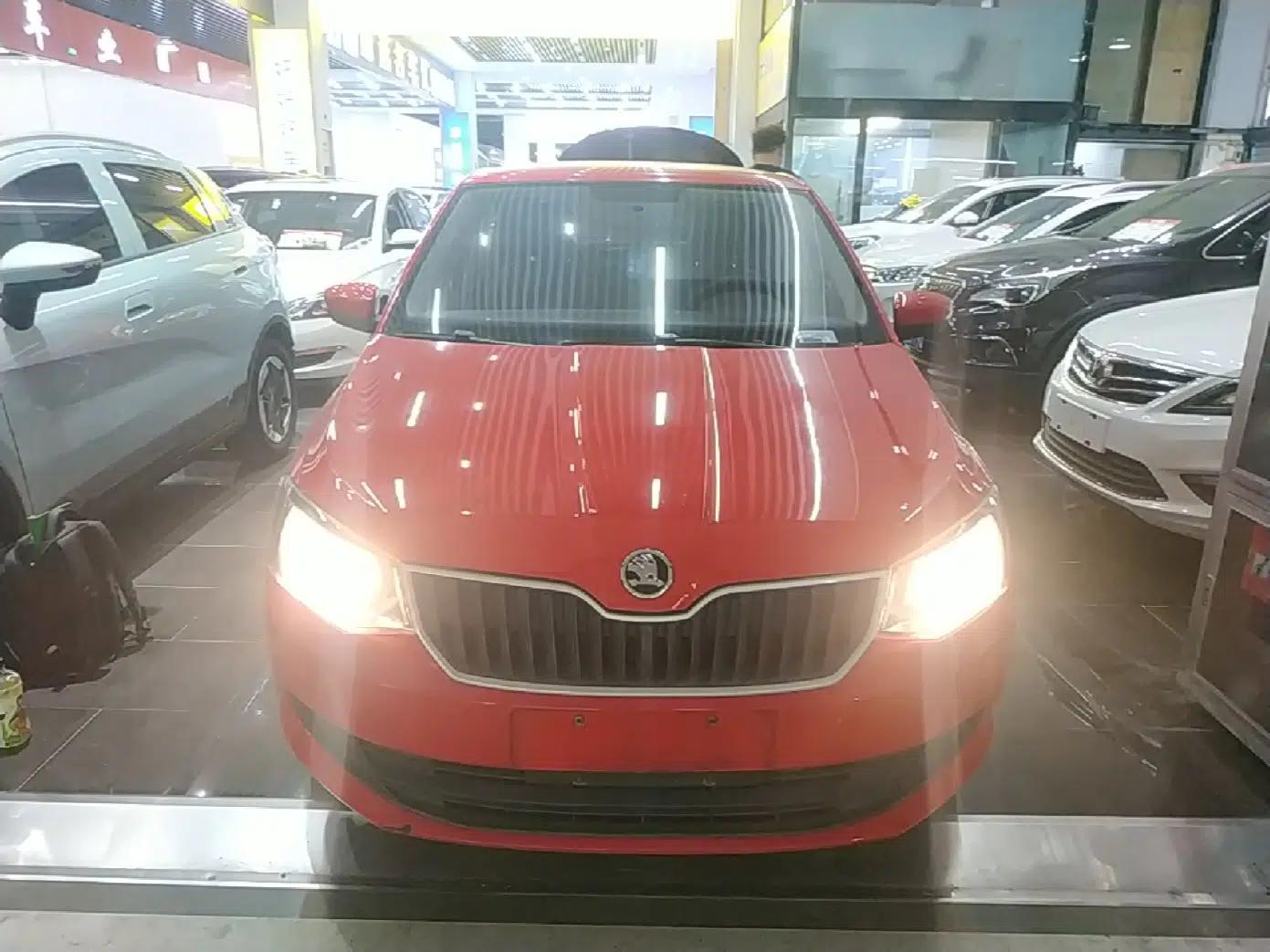 Skoda Fabia 2016 1.4L Automatic Car Enjoy Edition — миниатюра 2