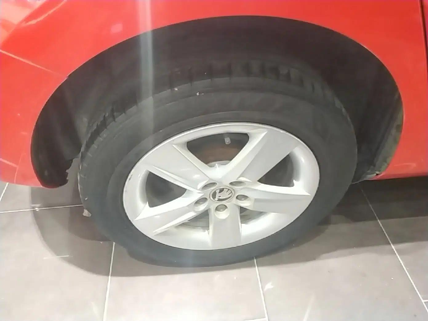 Skoda Fabia 2016 1.4L Automatic Car Enjoy Edition — миниатюра 11