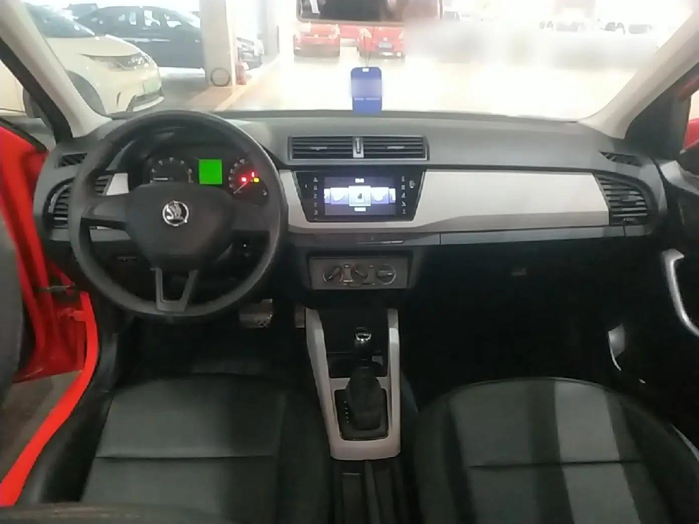 Skoda Fabia 2016 1.4L Automatic Car Enjoy Edition — миниатюра 12