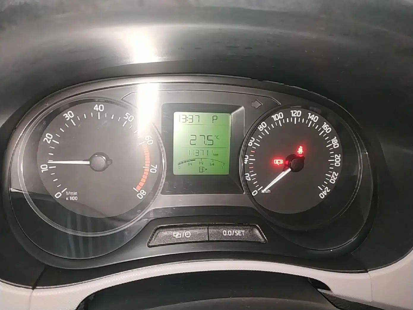Skoda Fabia 2016 1.4L Automatic Car Enjoy Edition — миниатюра 14