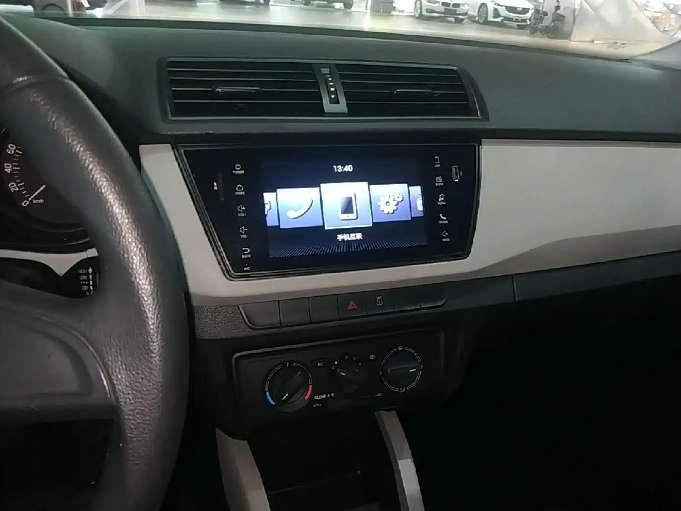 Skoda Fabia 2016 1.4L Automatic Car Enjoy Edition — миниатюра 15