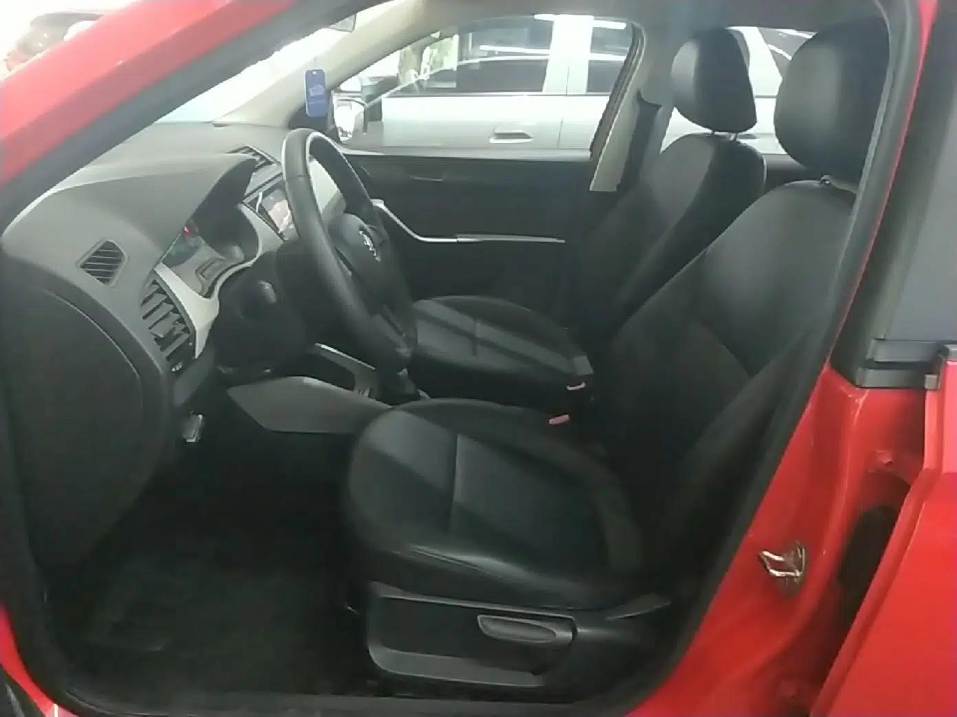 Skoda Fabia 2016 1.4L Automatic Car Enjoy Edition — миниатюра 17