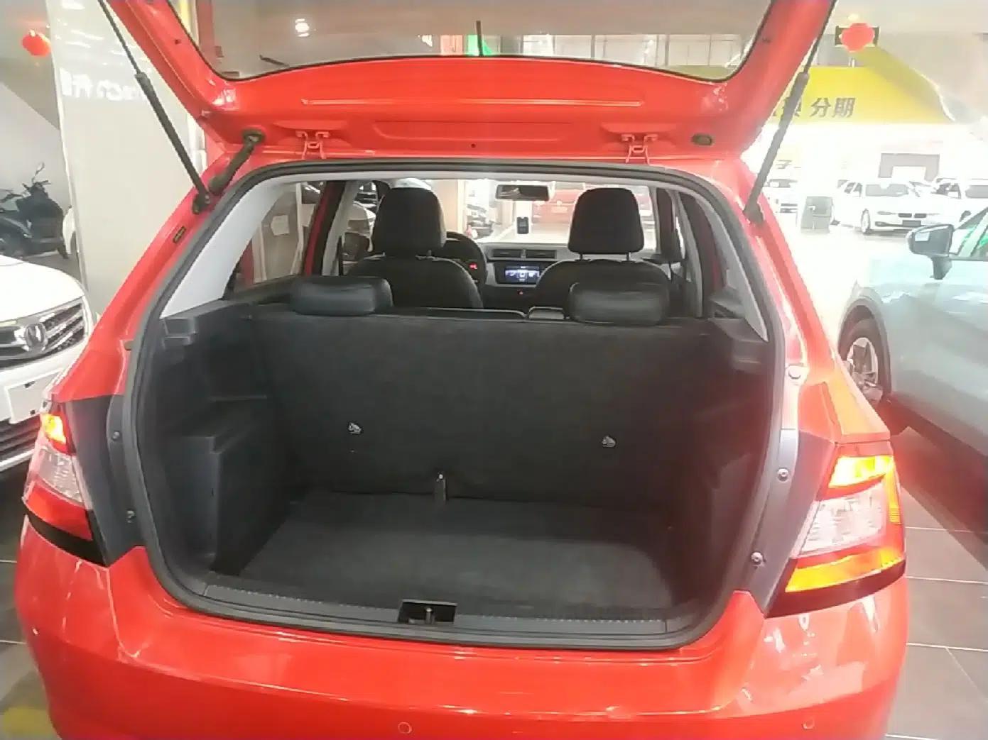 Skoda Fabia 2016 1.4L Automatic Car Enjoy Edition — миниатюра 22
