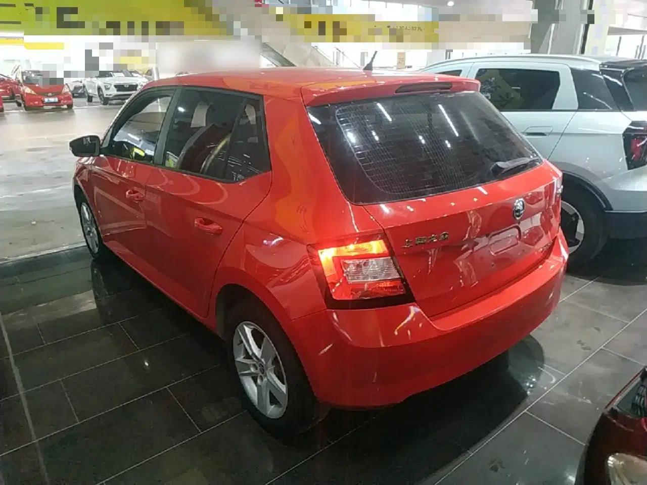 Skoda Fabia 2016 1.4L Automatic Car Enjoy Edition — миниатюра 4