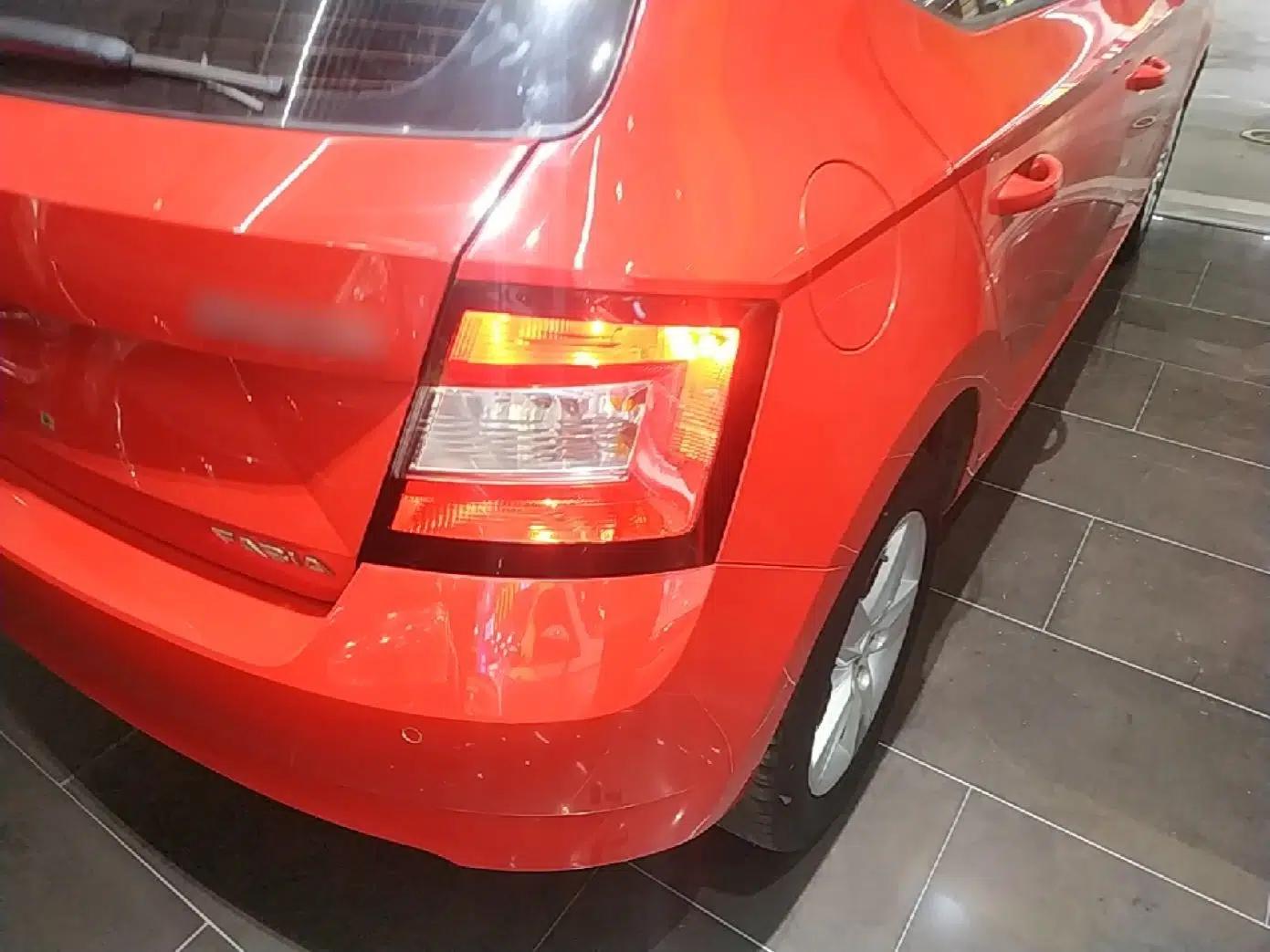 Skoda Fabia 2016 1.4L Automatic Car Enjoy Edition — миниатюра 9