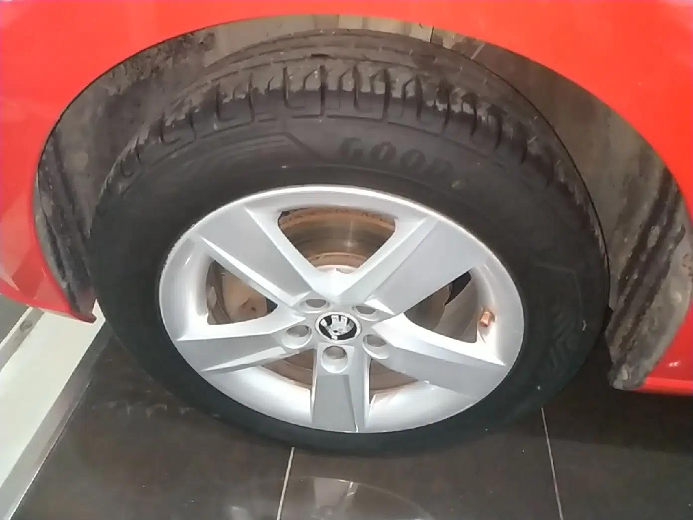 Skoda Fabia 2016 1.4L Automatic Car Enjoy Edition — миниатюра 10