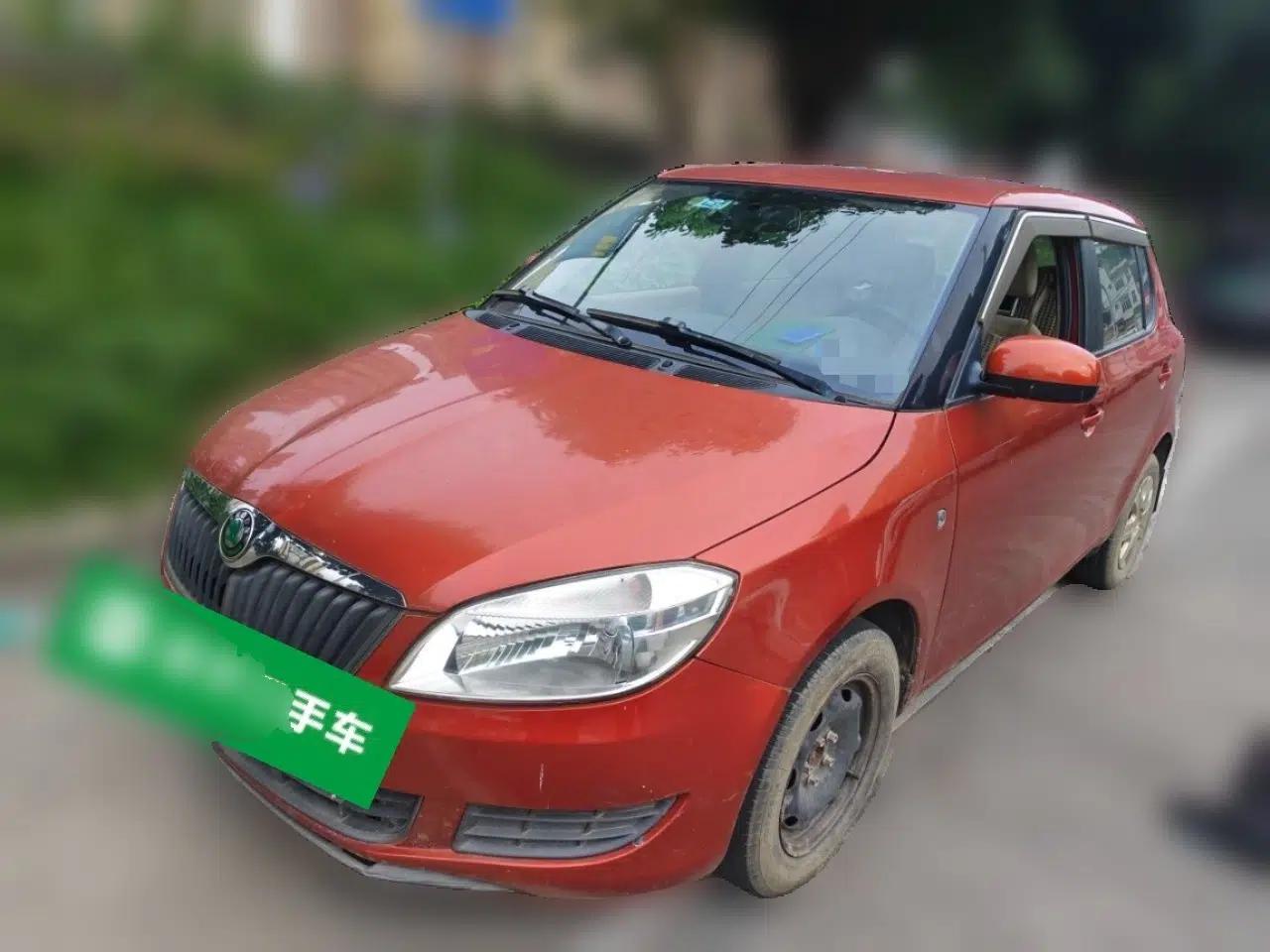 Skoda Fabia 2012 1.4L Manual Crystal Edition — миниатюра 1