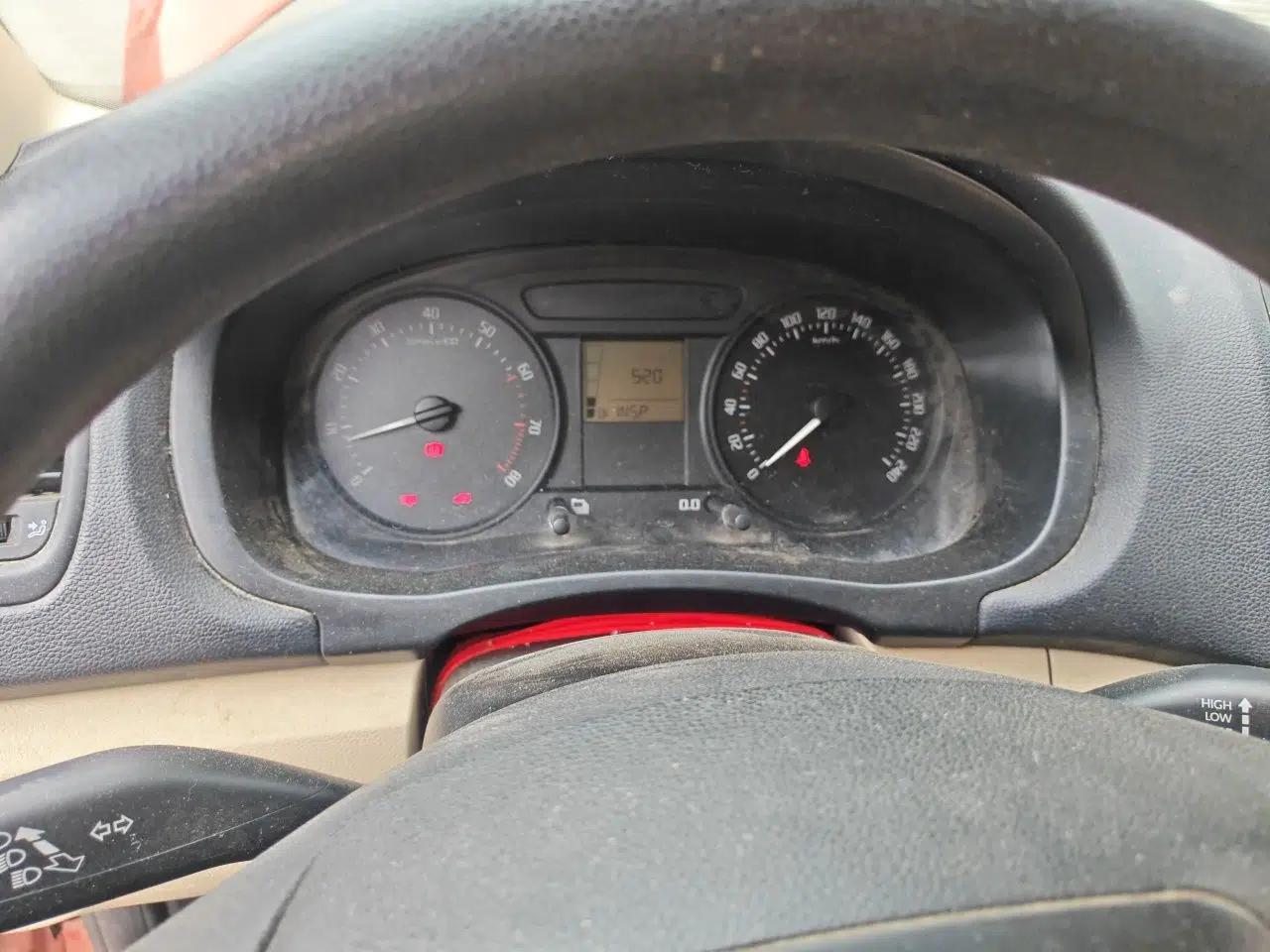 Skoda Fabia 2012 1.4L Manual Crystal Edition — миниатюра 11