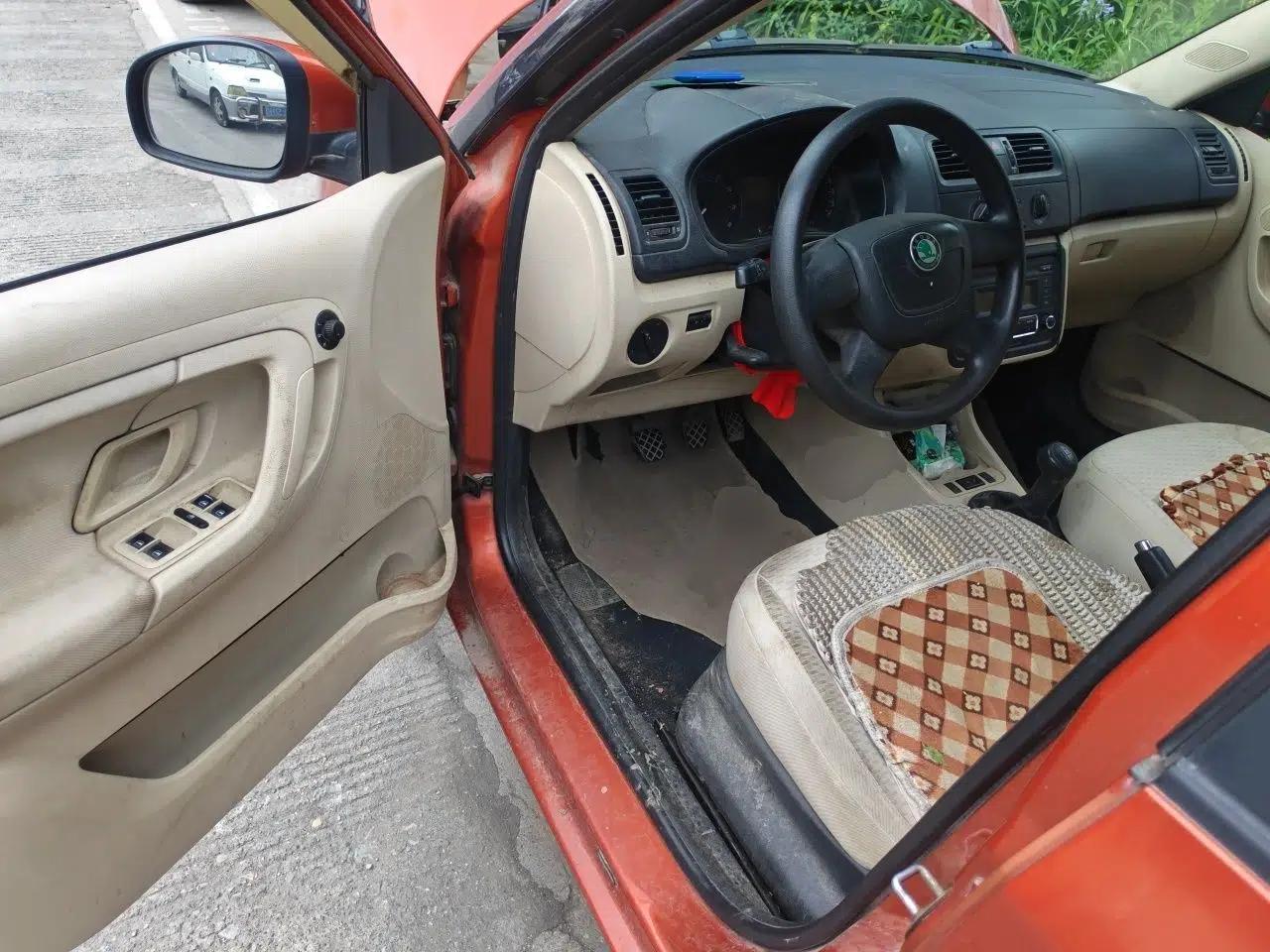 Skoda Fabia 2012 1.4L Manual Crystal Edition — миниатюра 16