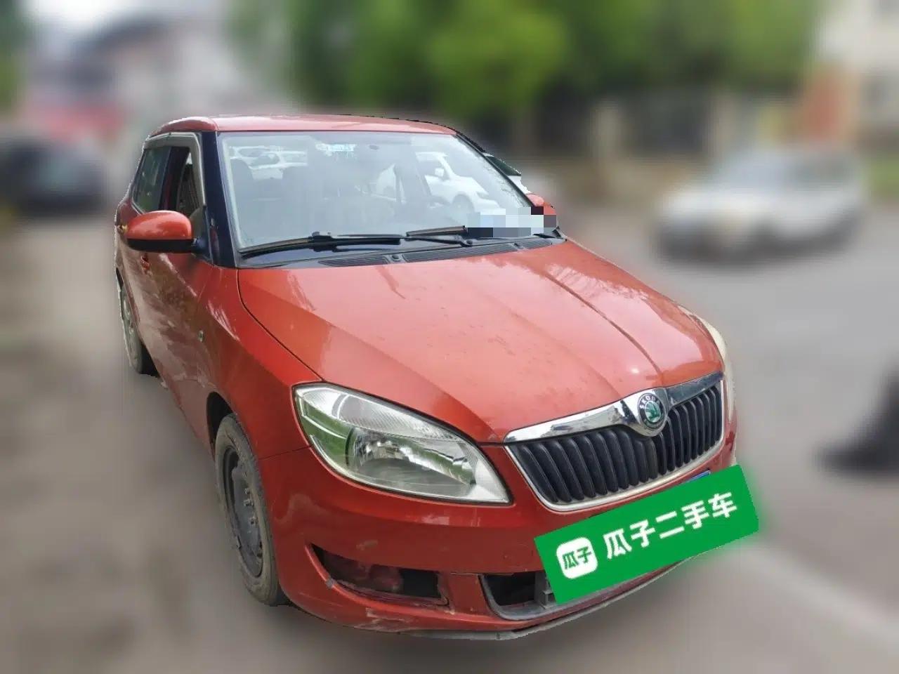 Skoda Fabia 2012 1.4L Manual Crystal Edition — миниатюра 3