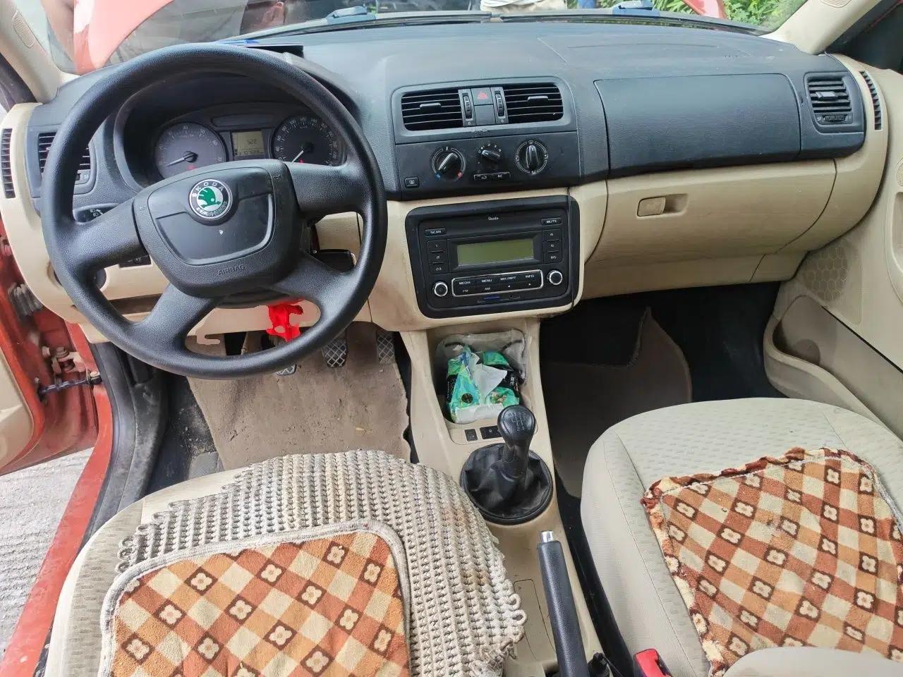 Skoda Fabia 2012 1.4L Manual Crystal Edition — миниатюра 9