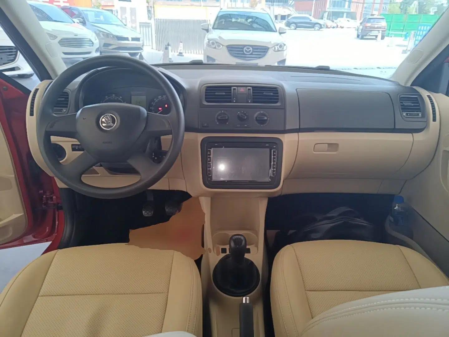 Skoda Fabia 2014 1.4L Manual Crystal Edition — миниатюра 12