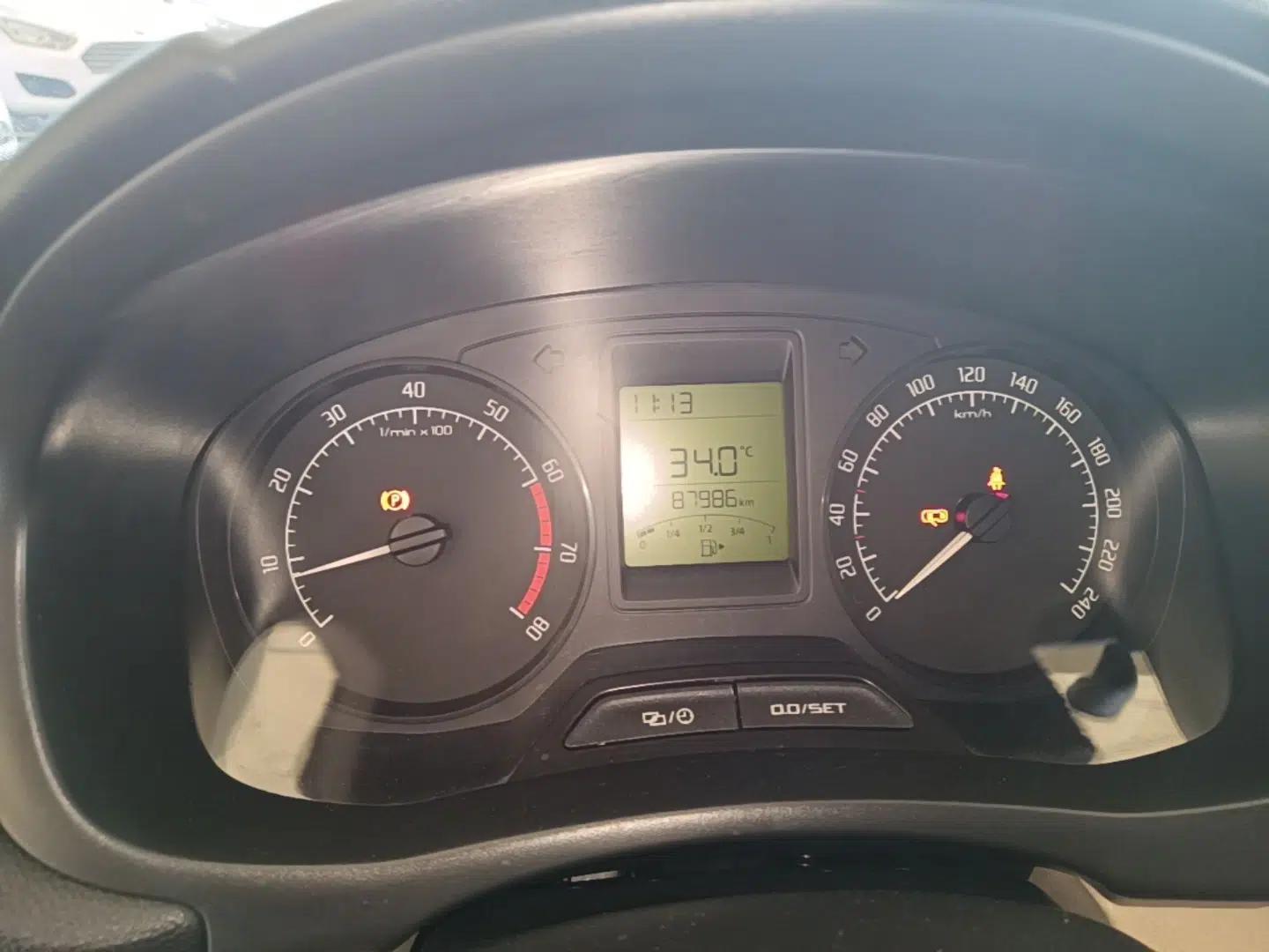 Skoda Fabia 2014 1.4L Manual Crystal Edition — миниатюра 14