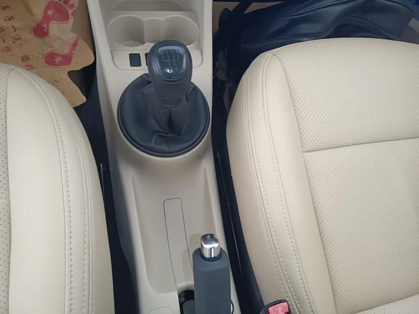 Skoda Fabia 2014 1.4L Manual Crystal Edition — миниатюра 16