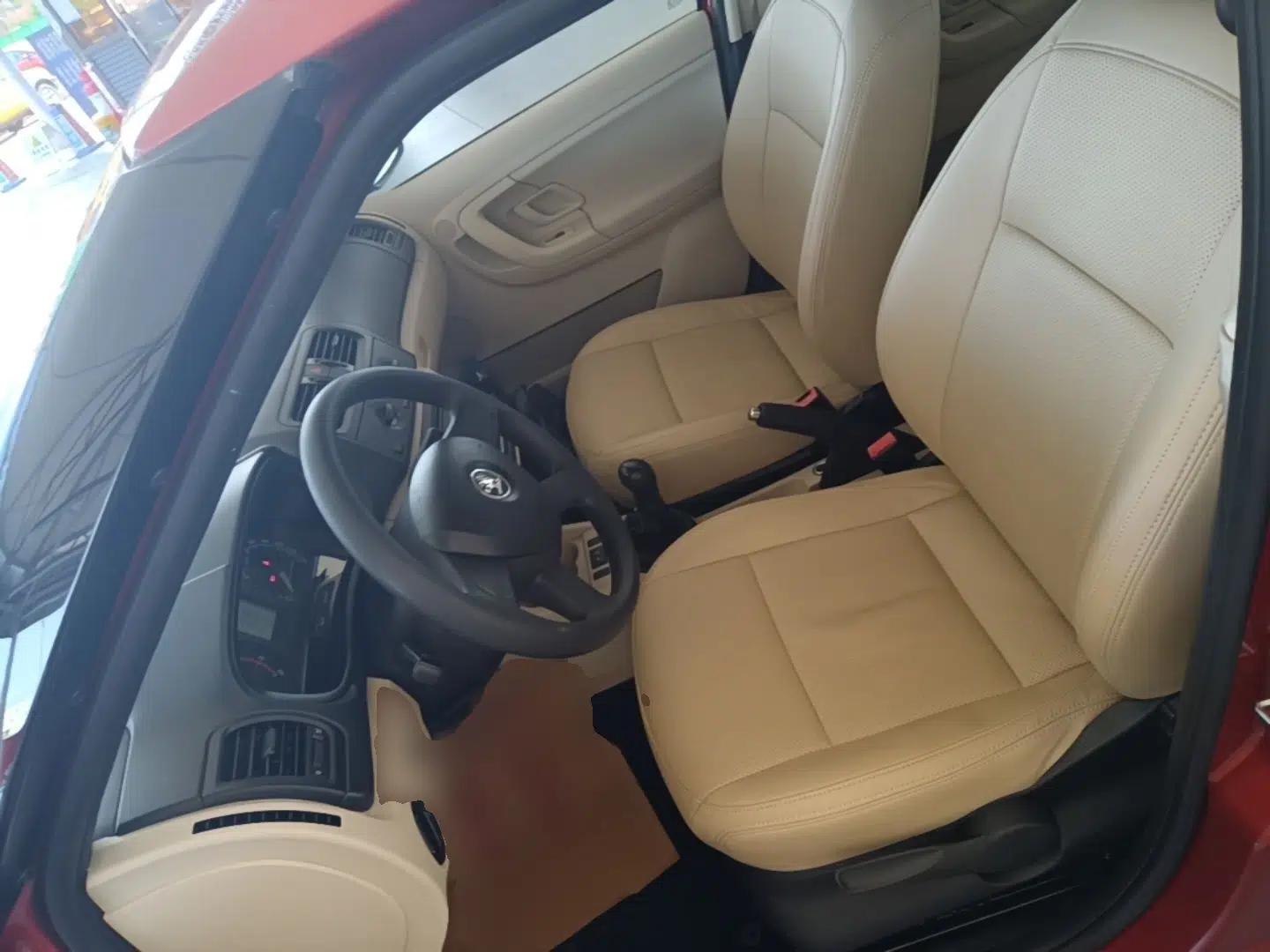 Skoda Fabia 2014 1.4L Manual Crystal Edition — миниатюра 17