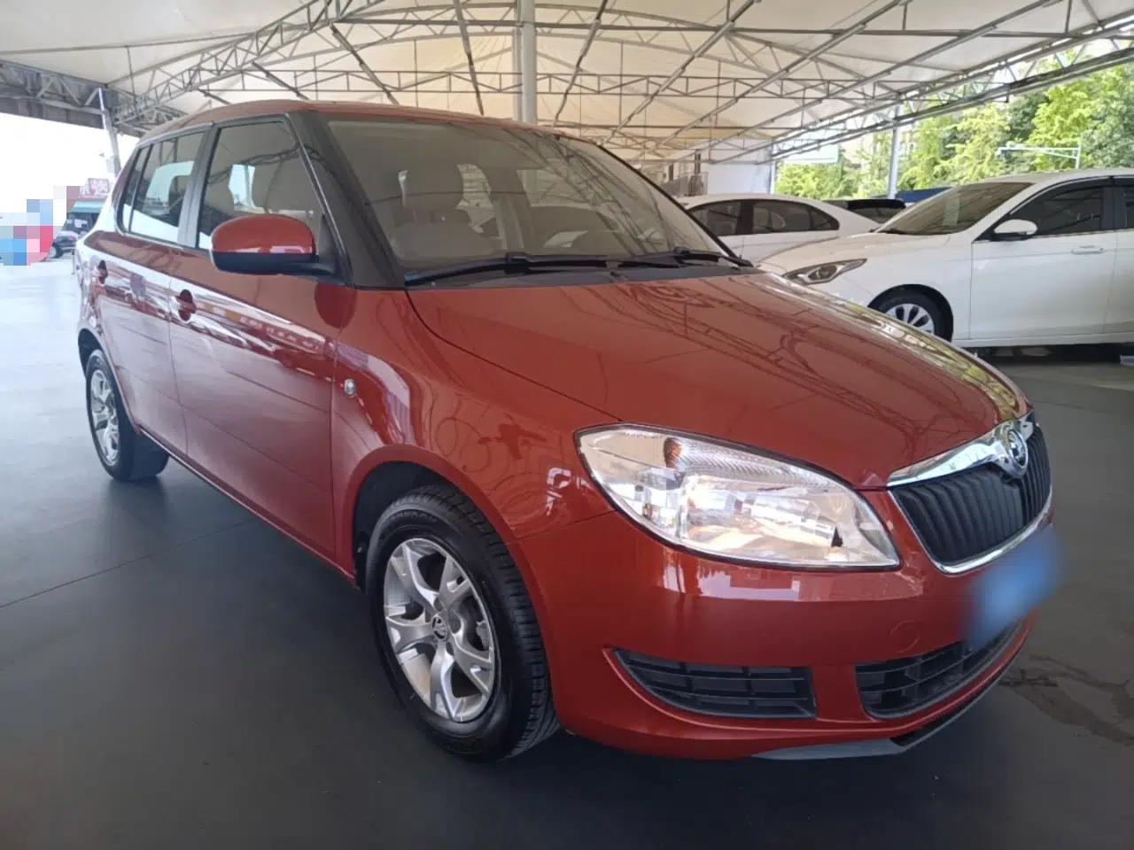 Skoda Fabia 2014 1.4L Manual Crystal Edition — миниатюра 3