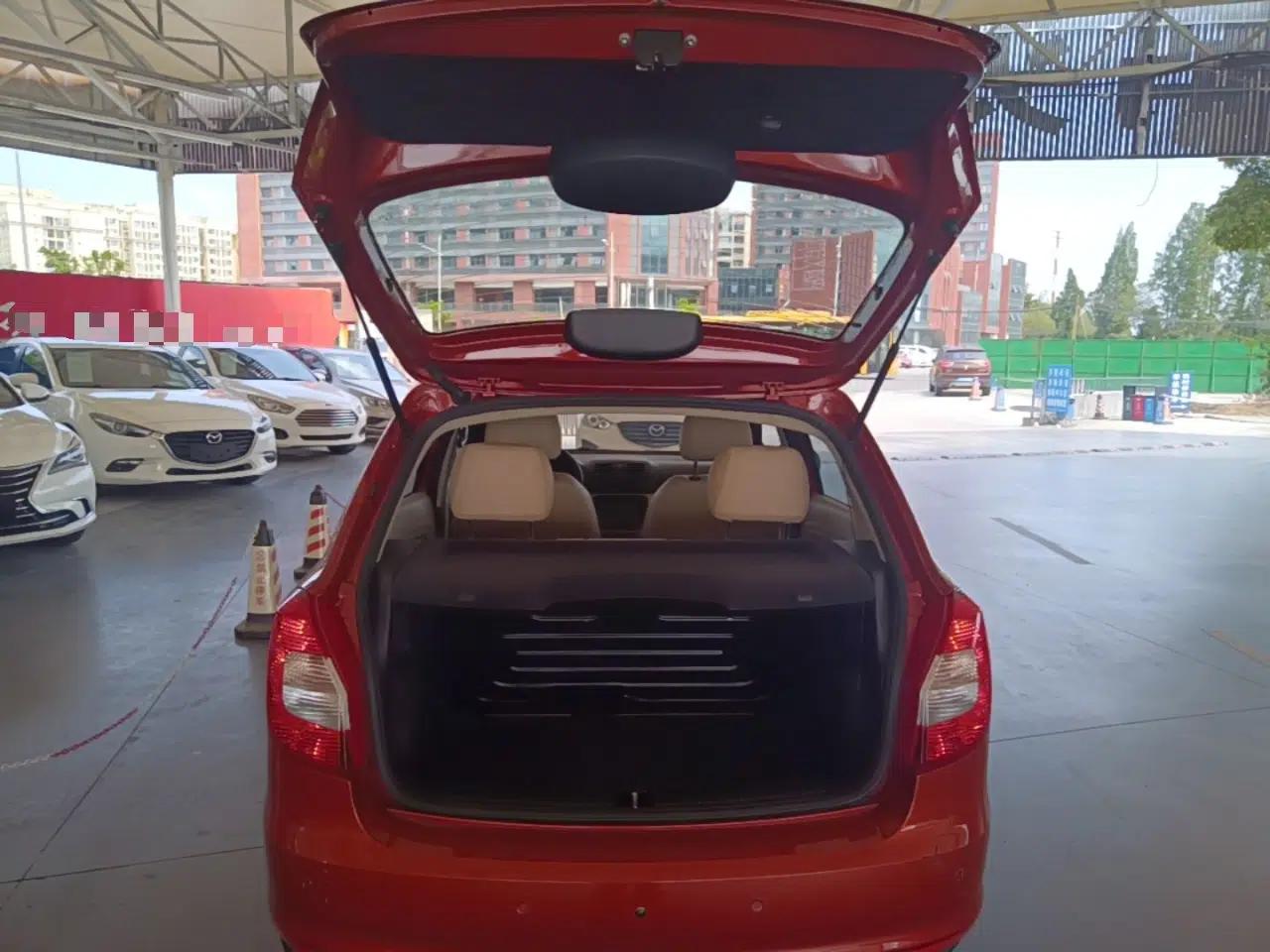 Skoda Fabia 2014 1.4L Manual Crystal Edition — миниатюра 22