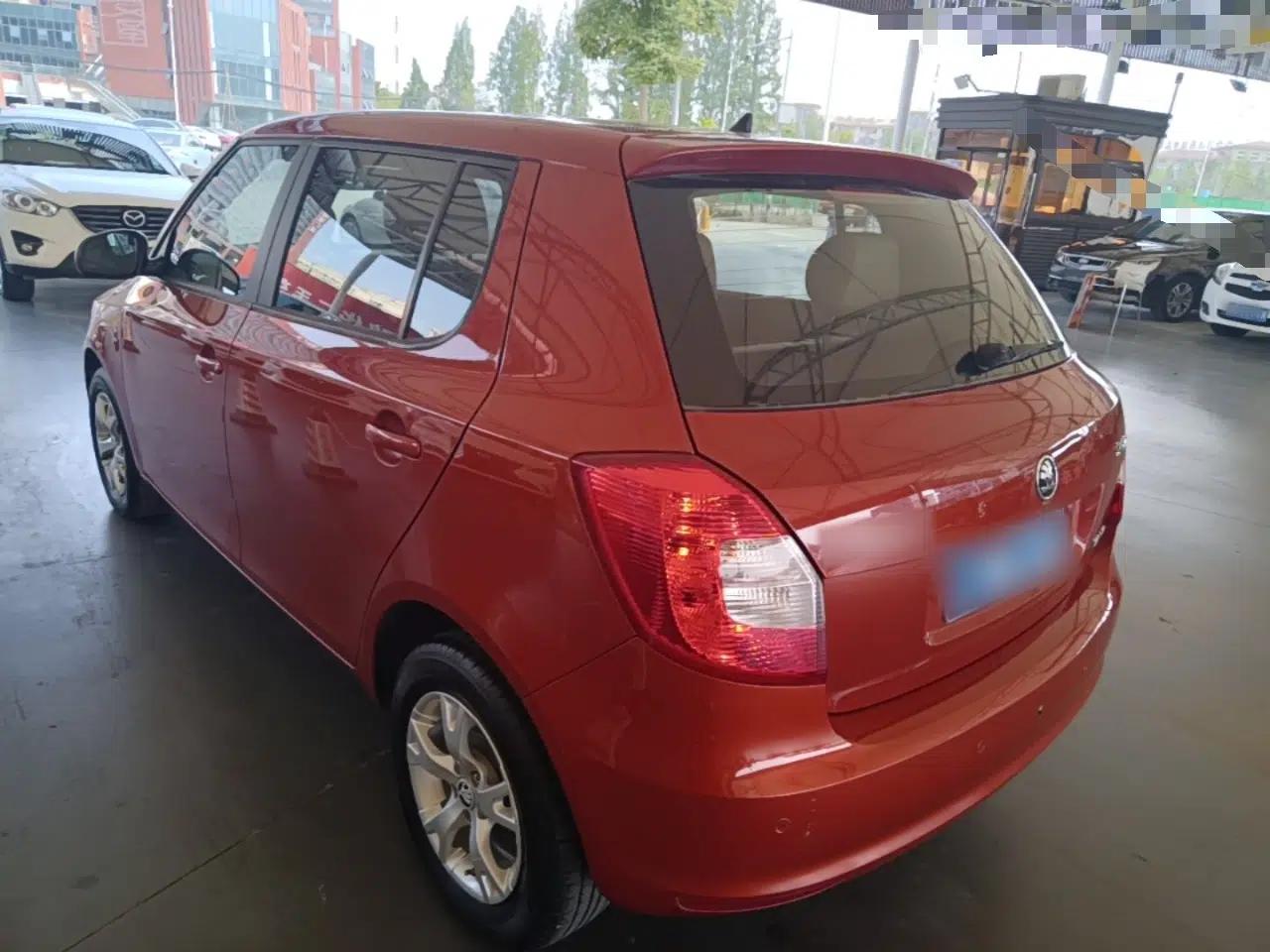 Skoda Fabia 2014 1.4L Manual Crystal Edition — миниатюра 4