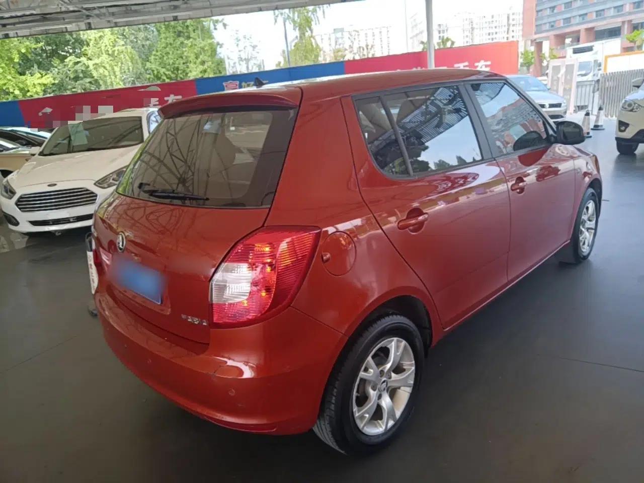 Skoda Fabia 2014 1.4L Manual Crystal Edition — миниатюра 6
