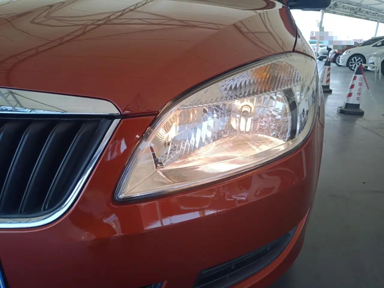 Skoda Fabia 2014 1.4L Manual Crystal Edition — миниатюра 8