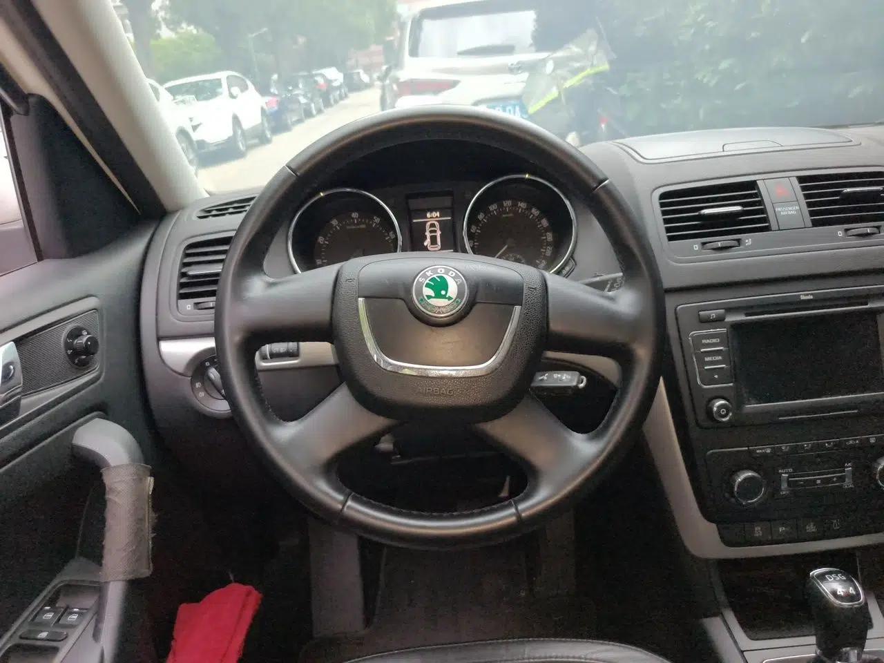 Skoda Yeti 2013 1.8T DSG Luxury Edition — миниатюра 10