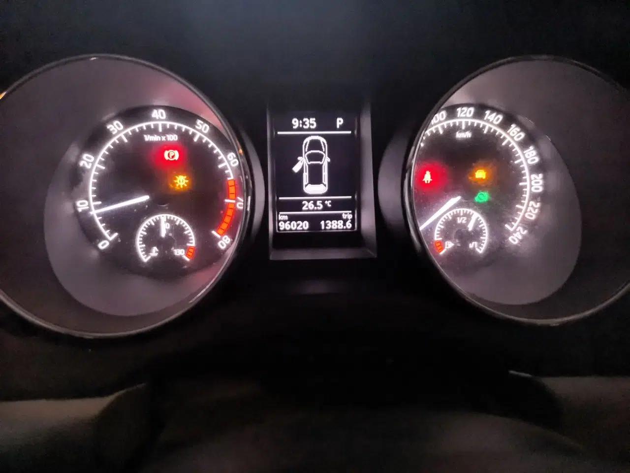 Skoda Yeti 2016 1.8TSI DSG Prestige Edition — миниатюра 12