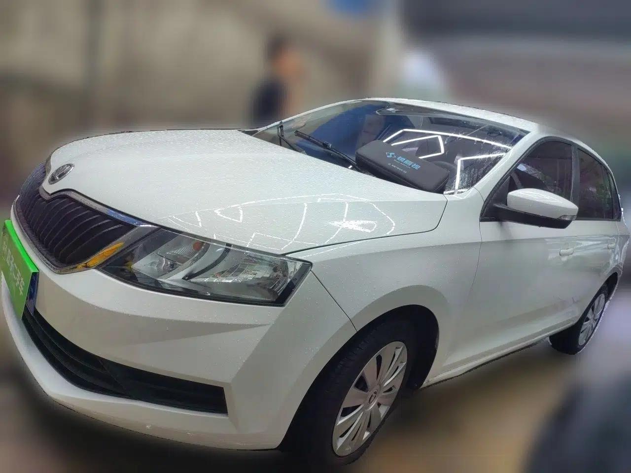 Skoda Rapid Spaceback 2018 1.4L Manual Standard Edition — миниатюра 1