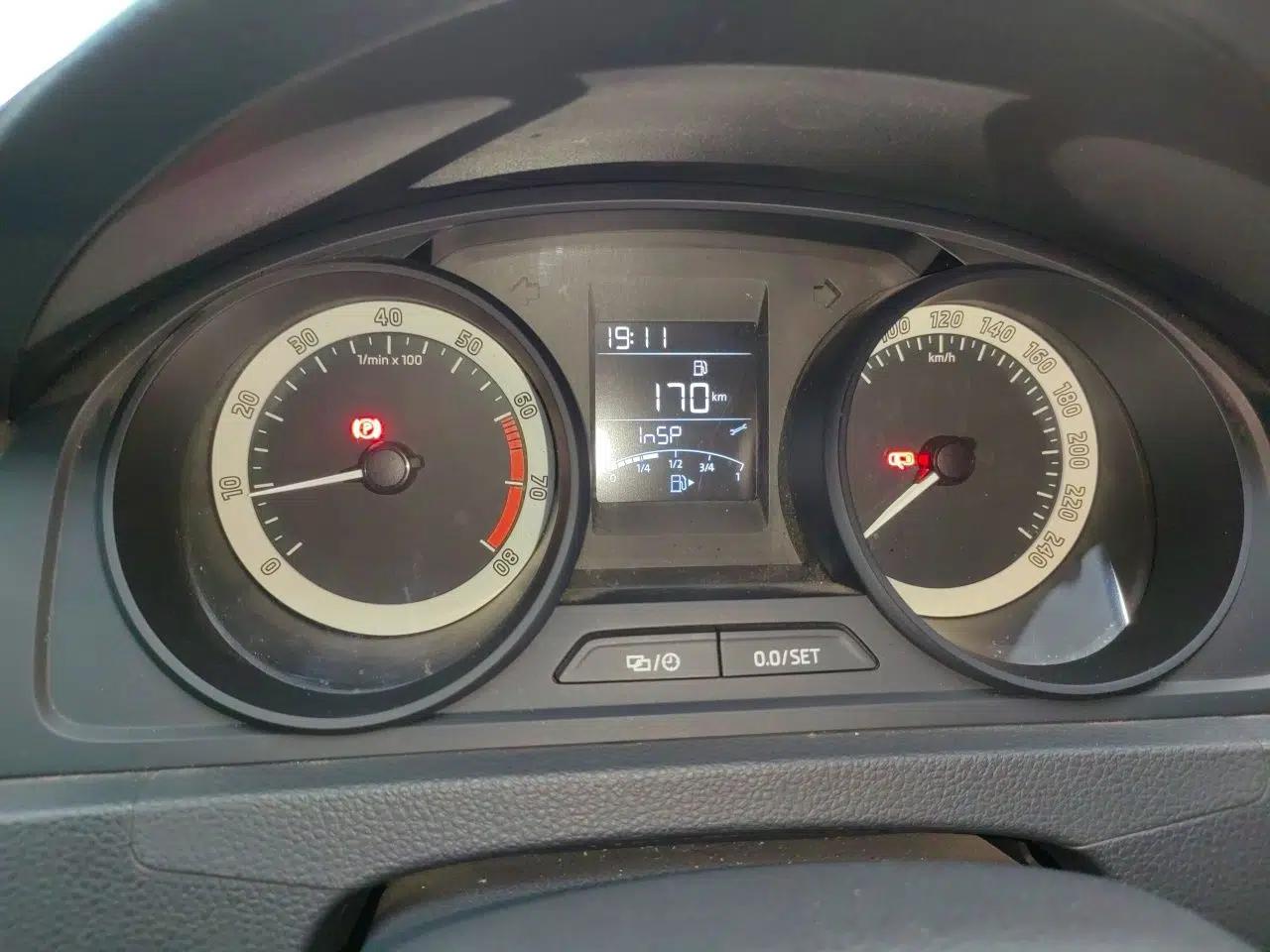 Skoda Rapid Spaceback 2018 1.4L Manual Standard Edition — миниатюра 11